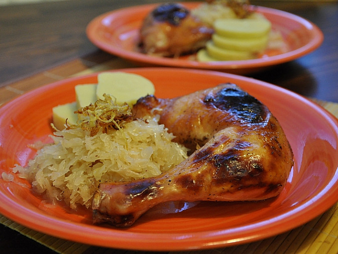 Medová kuřecí stehýnka na zelí, Medové kuře na zelí s bramborovým knedlíkem