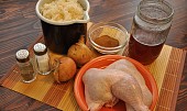 Medová kuřecí stehýnka na zelí (Ingredience)
