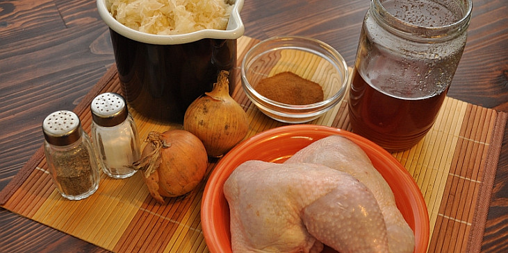 Medová kuřecí stehýnka na zelí (Ingredience)