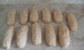 Šišky "klouzáky" ze syrových brambor (před vložením do vody)