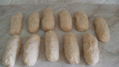 Šišky "klouzáky" ze syrových brambor, před vložením do vody