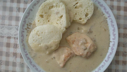 Omáčka houbová s kuřecím masem, hotové jídlo