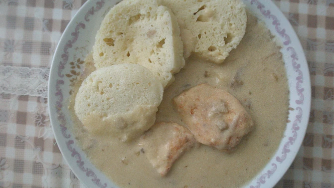 Omáčka houbová s kuřecím masem, hotové jídlo
