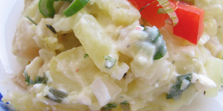 Zapečené brambory s nakládaným celerem