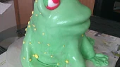 Asi žába, prdelka, torzo ženy a kniha, žabka