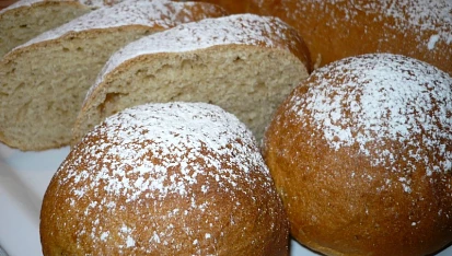 Sladké kynuté bochánky nebo veky s perníkovým kořením