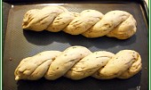 Dobré chlebové "večky" (nechat na plechu ještě 15 minut pod uěrkou kynout)