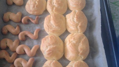 Labutě z odpalovaného těsta, upečené