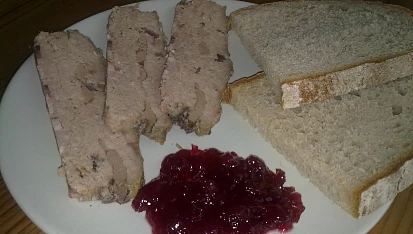 Paštika z krůtích jater s brusinkami