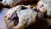 Čokoládové cookies s pistáciemi