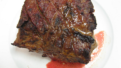 Roastbeef 2, z masa teče červená šťáva ale ne krev, tak poznáte že je hotovo