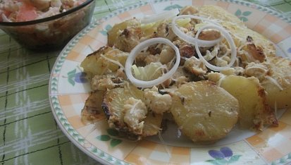 Brambory s květákem, kuřecím masem a žampióny zapečené v sýrovožampiónové omáčce, Brambory s květákem, kuřecím masem a žampióny zapečené v sýrovožampiónové omáčce