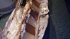 Dezert ala "Malý domeček s čoko stříškou z BeBe sušenek"