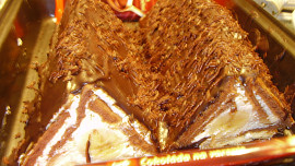 Dezert ala "Malý domeček s čoko stříškou z BeBe sušenek"