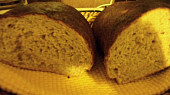 Škvarkovo-česnekový chléb, detail...
