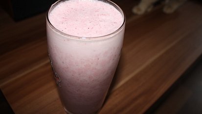 Smetanový jahodový shake
