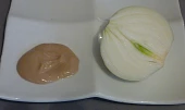 Cibulový salát s hořčicí