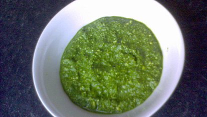 Provensálské placky se špenátovým pestem, Špenátové pesto