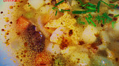 Hrstková houbová polévka s krupičkou, detail...