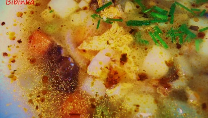 Hrstková houbová polévka s krupičkou, detail...