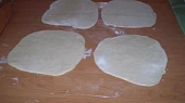 Kuřecí kapsy s pórkem, Vyválené pláty zakryjeme utěrkou