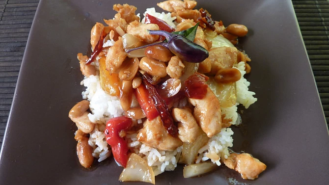 Sečuánské kuře Kung Pao