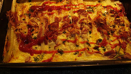 Zapečený chřest se sýrem, vejci a s uzeninou