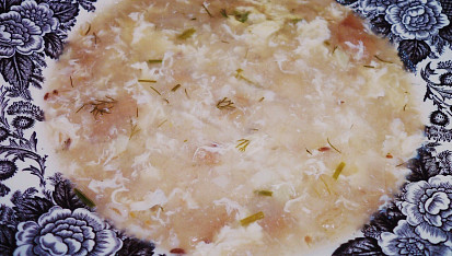 Chlebová polévka s kroupama, detail...