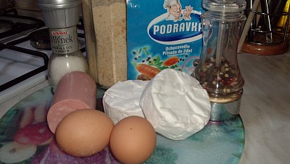 Hermelínové karbanátky se salámem, suroviny