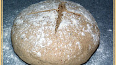 Nekynutý chléb z podmáslí a piva, před pečením