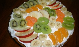 Mrkvovo-jogurtový koláč s ovocem