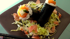 Sushi s uzeným lososem