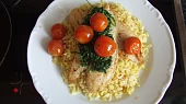 Pangasius na limetkách s cherry rajčátky a rukolou....