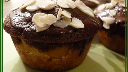 Dvoubarevné muffiny s broskvemi