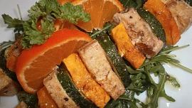 Špíz z cukety, dýně a tofu