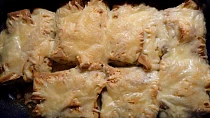 Mleté maso zapečené v omeletě se sýrem