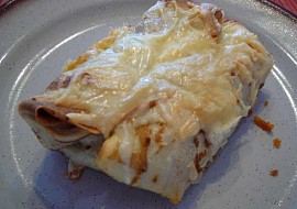 Mleté maso zapečené v omeletě se sýrem