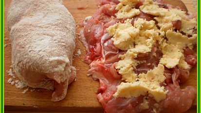 Kuřecí křenový závitek, naklepat,osolit,opepřit,potřít křenovým máslem,zavázat,obalit v hl.mouce a osmažit na másle