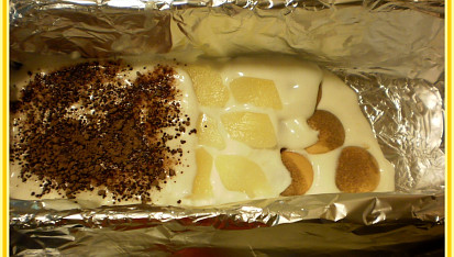 Nepečený tvarohový zákusek s ananasem, slabá vrstva krému,piškoty,krém,ananas,krém,kakao,piškoty,krém,anan.a krém-ten vždy jen ve slabounké vrstvě