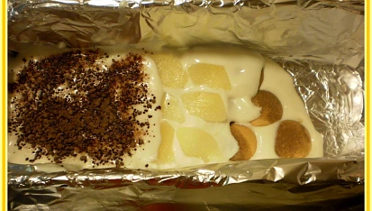 Nepečený tvarohový zákusek s ananasem, slabá vrstva krému,piškoty,krém,ananas,krém,kakao,piškoty,krém,anan.a krém-ten vždy jen ve slabounké vrstvě