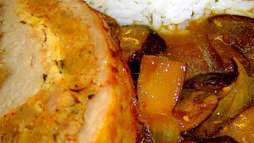 Vepřová pečená roláda na houbách