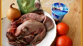Vepřový jazyk na kari a rajčatech, část použitých surovin