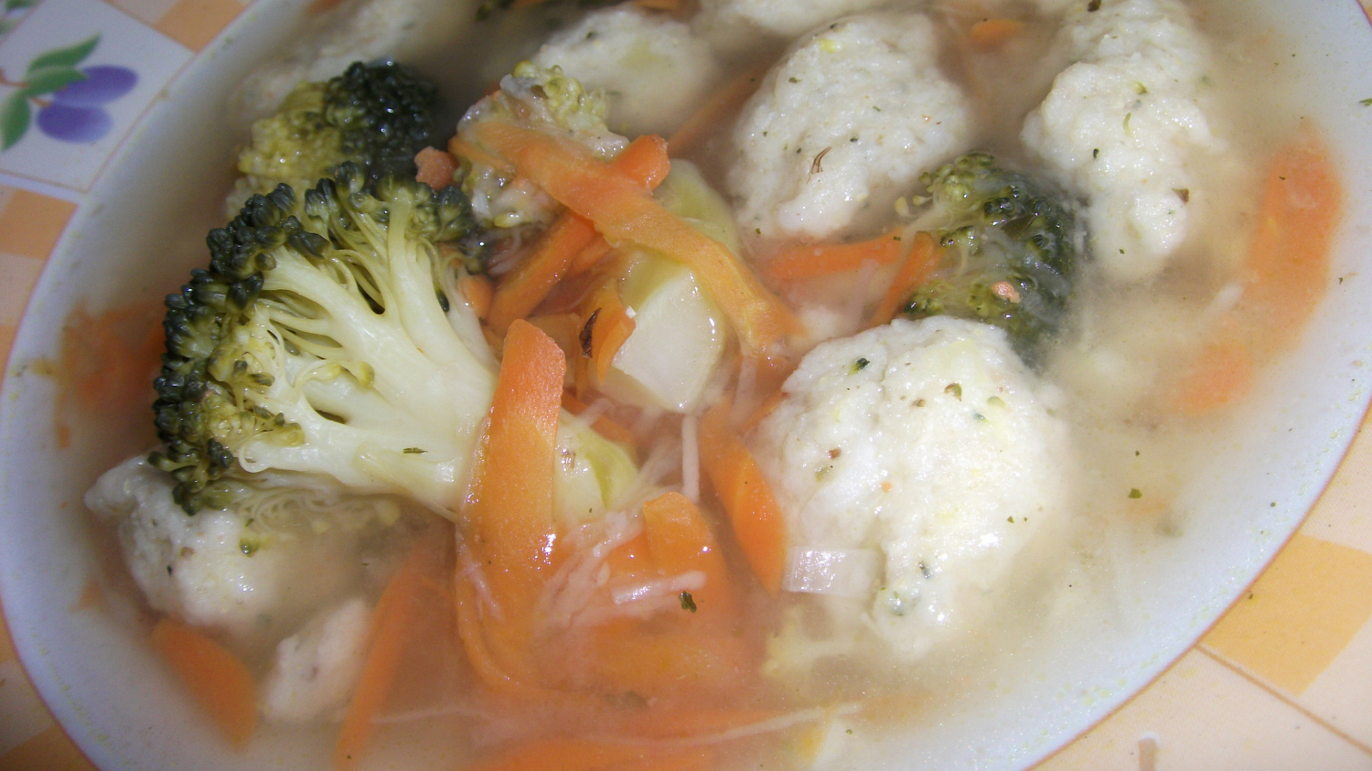 Zeleninová polévka s jáhlovými knedlíčky