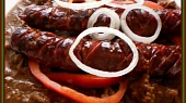 Guláš lázeňského šviháka, kdo nemusí křen,tak jen klobáska,paprika a cibule