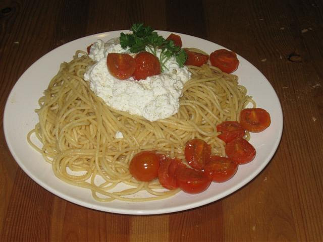 Špagety s ricottou a cherry rajčátky