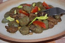 Špenátové gnocchi s hlívou a masem