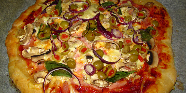 Žampionová a hermelínová pizza (žampionová)