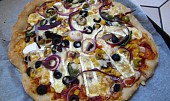Žampionová a hermelínová pizza (hermelínová)
