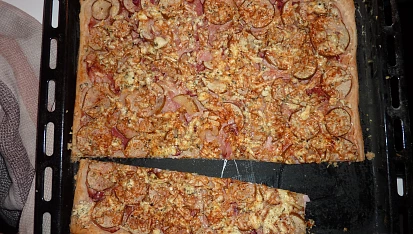 Nivovohruškový koláč, upečeno