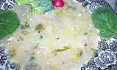 Ředkvičková polévka s brokolicí a kysanou smetanou (Ředkvičková polévka s brokolicí a zakysanou smetanou)